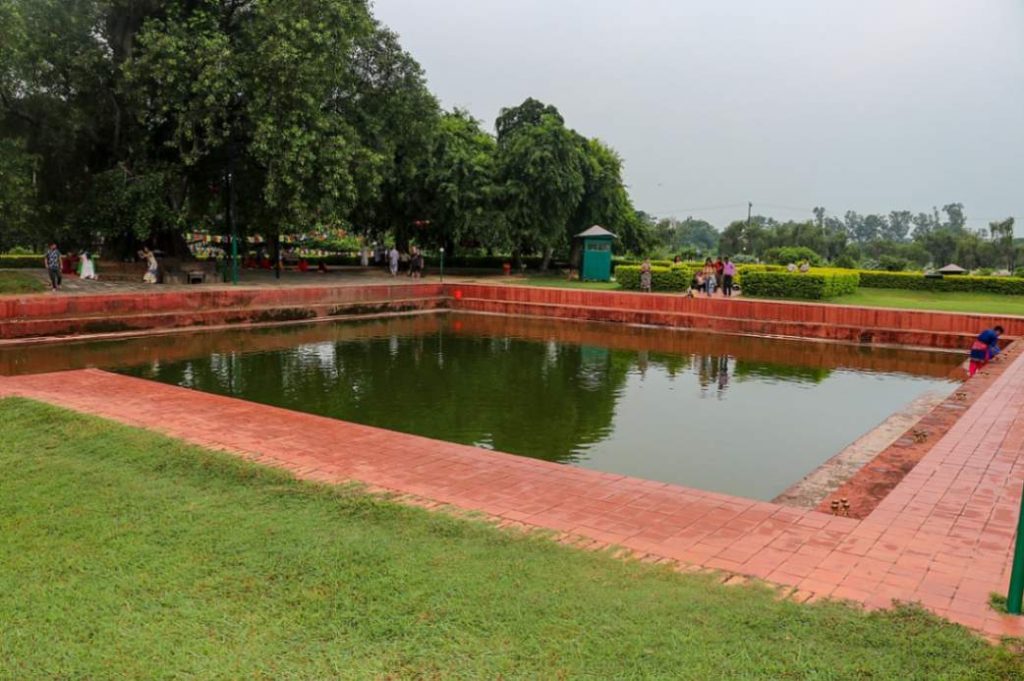 Picture of Puskarini Pond.